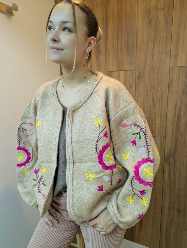 Veste gilet broderie rose couleur beige marque the corner