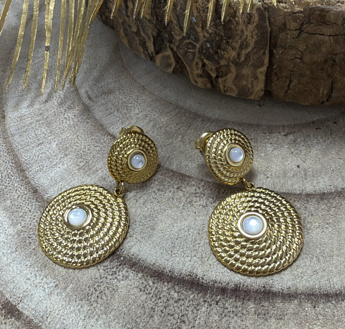Boucles d'oreilles pendantes Crystie Dorées en Nacre