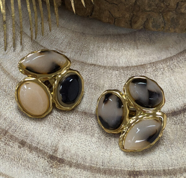 Boucles d'oreilles Annie avec détails fantaisies