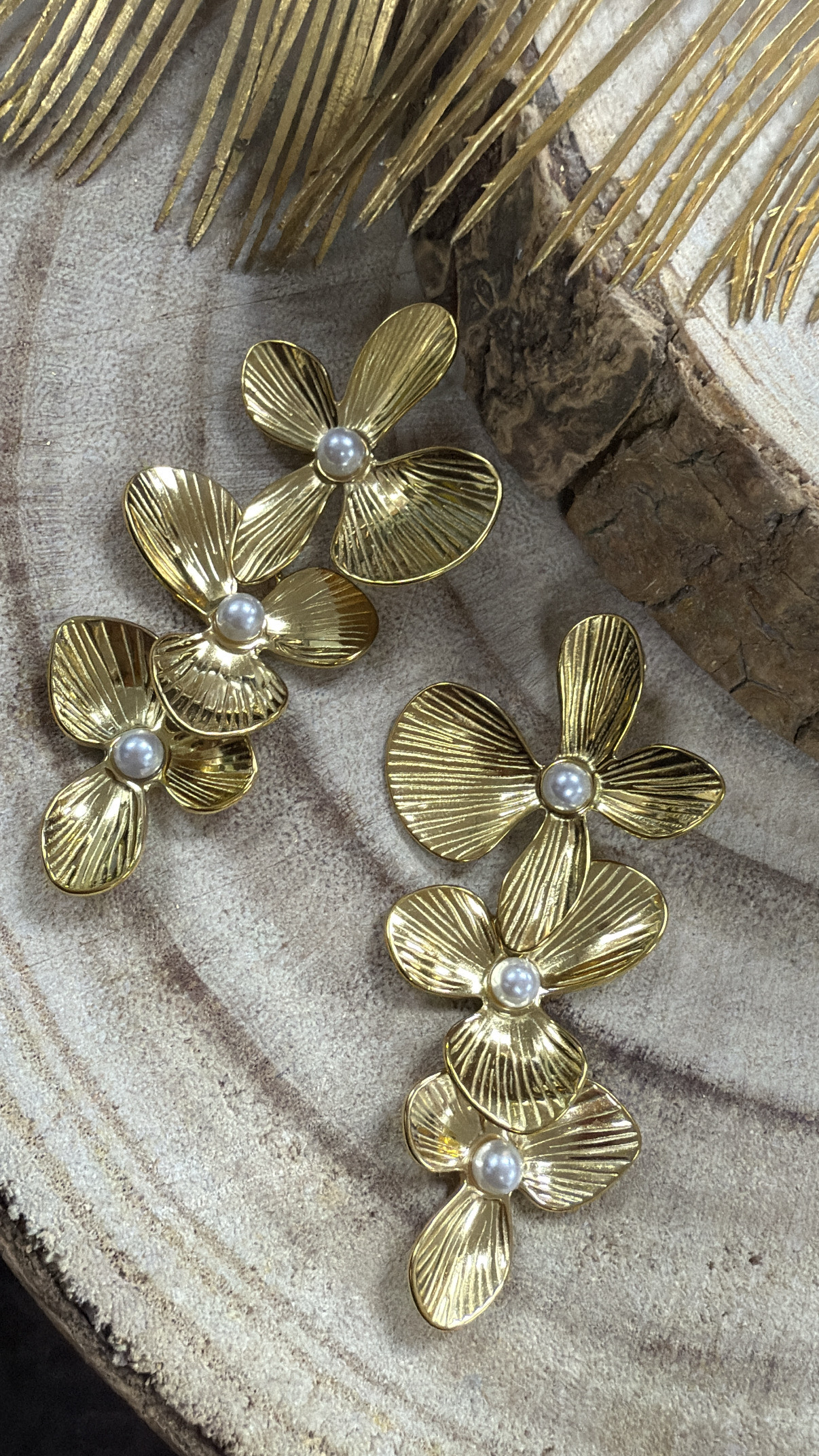 Boucles d'oreilles pendantes Aphrodite Dorées en Nacre