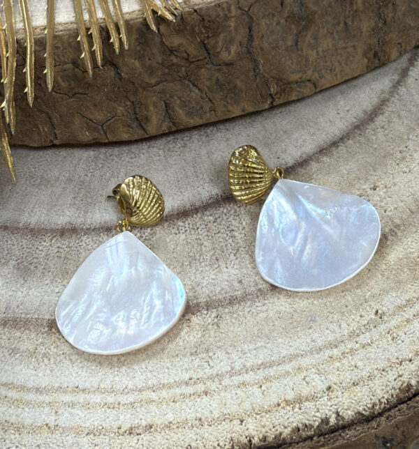 Boucles d'oreilles pendantes Ariel Dorées en Nacre