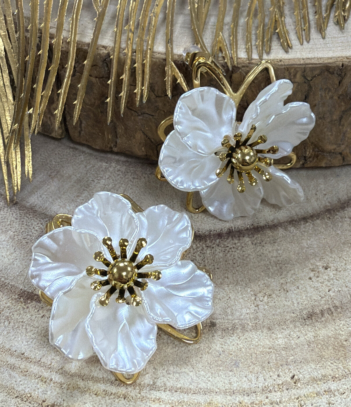 Boucles d'oreilles pendantes Flora Dorées en Nacre