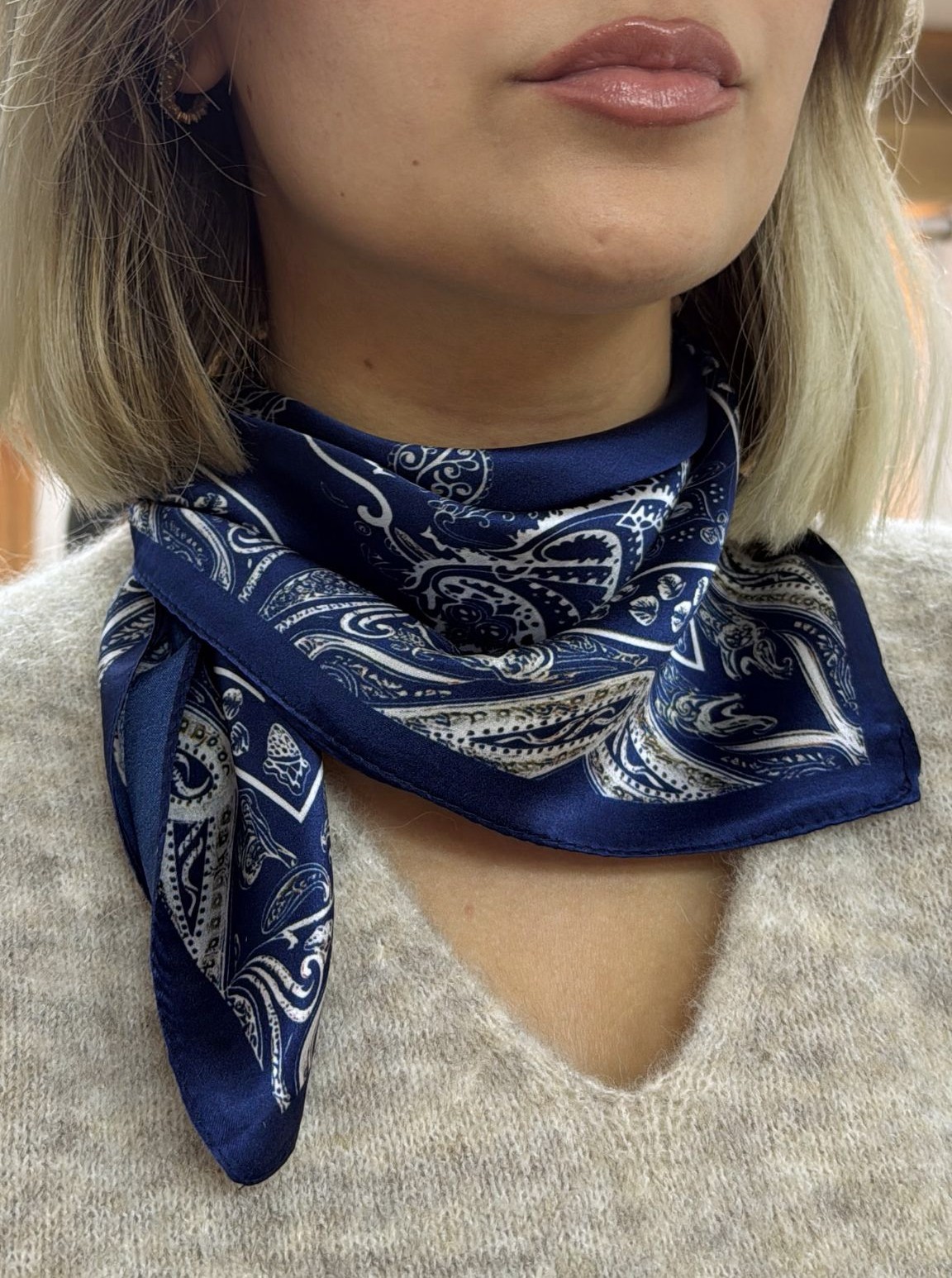 Carré de soie Alice imprimé bandana bleu