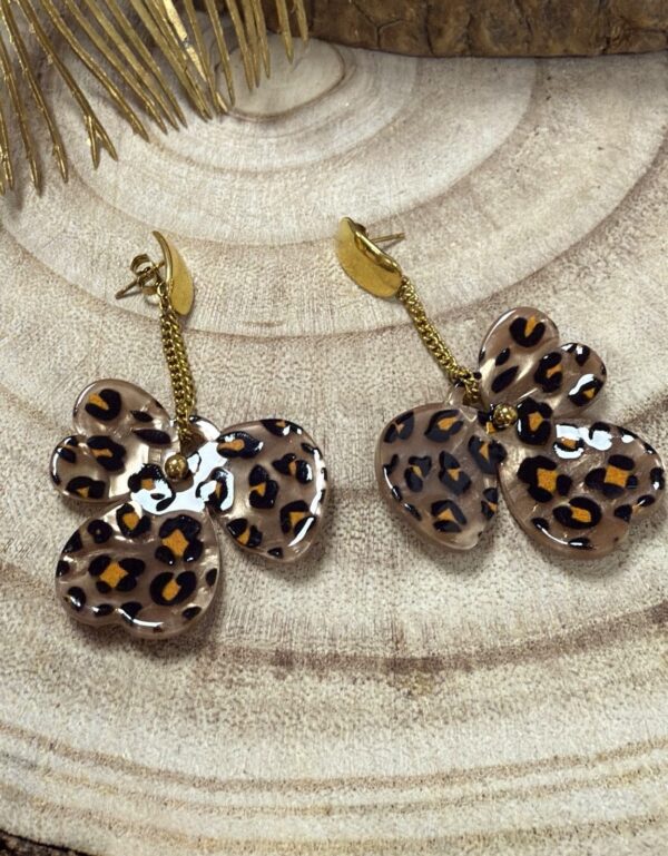 Boucles d'oreilles pendantes Ninon avec détails fantaisies