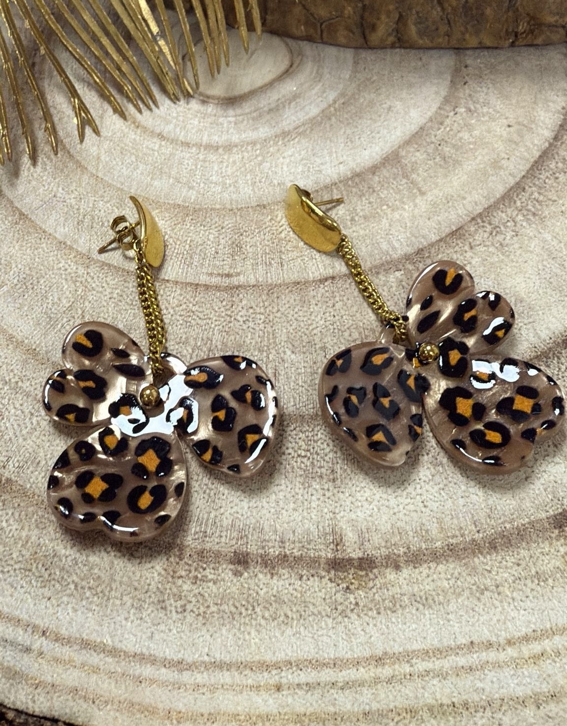 Boucles d'oreilles pendantes Ninon avec détails fantaisies