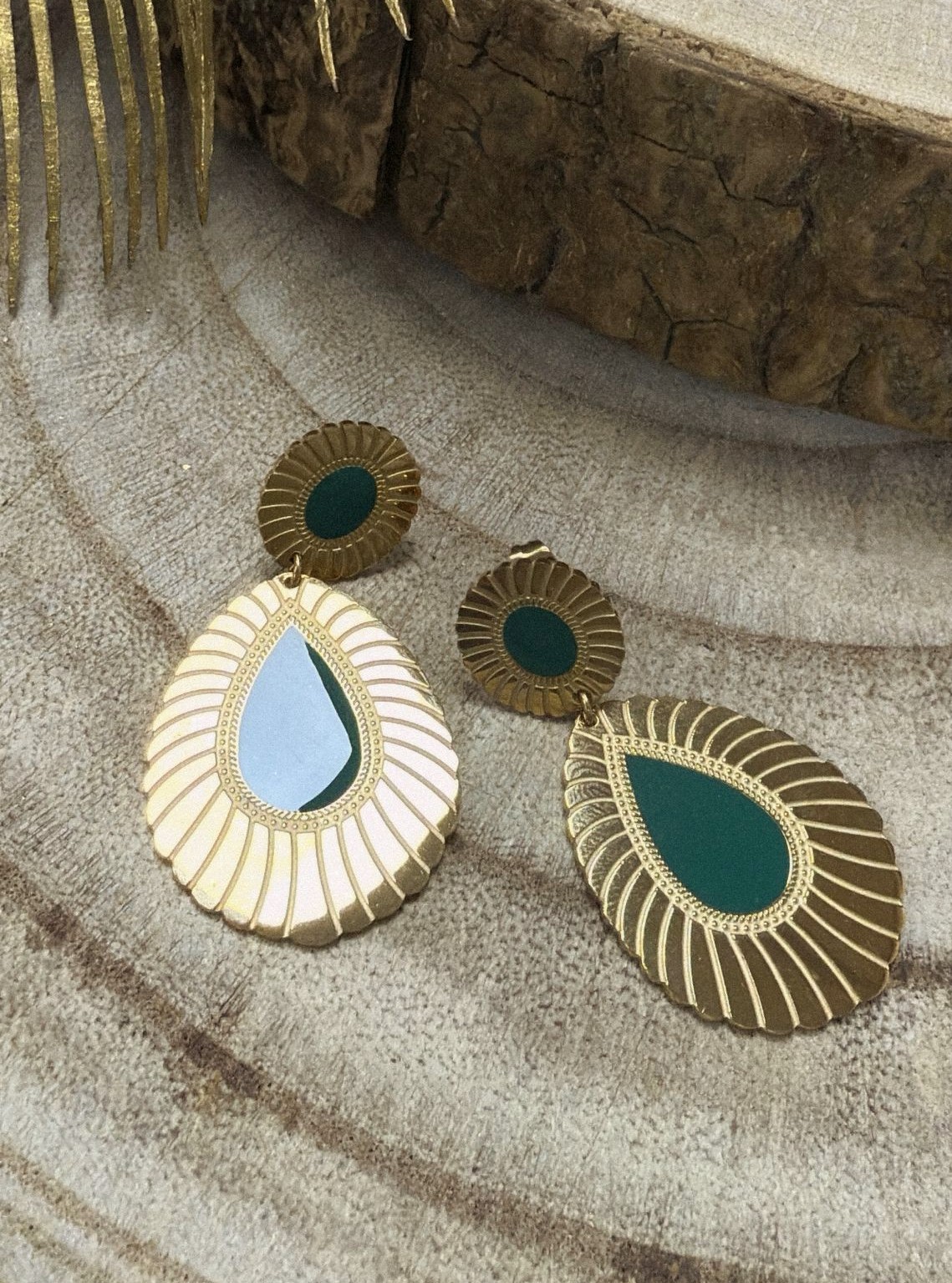 boucles d'oreilles Cléo vert acier inoxydable doré à l'or fin marque OMACOO