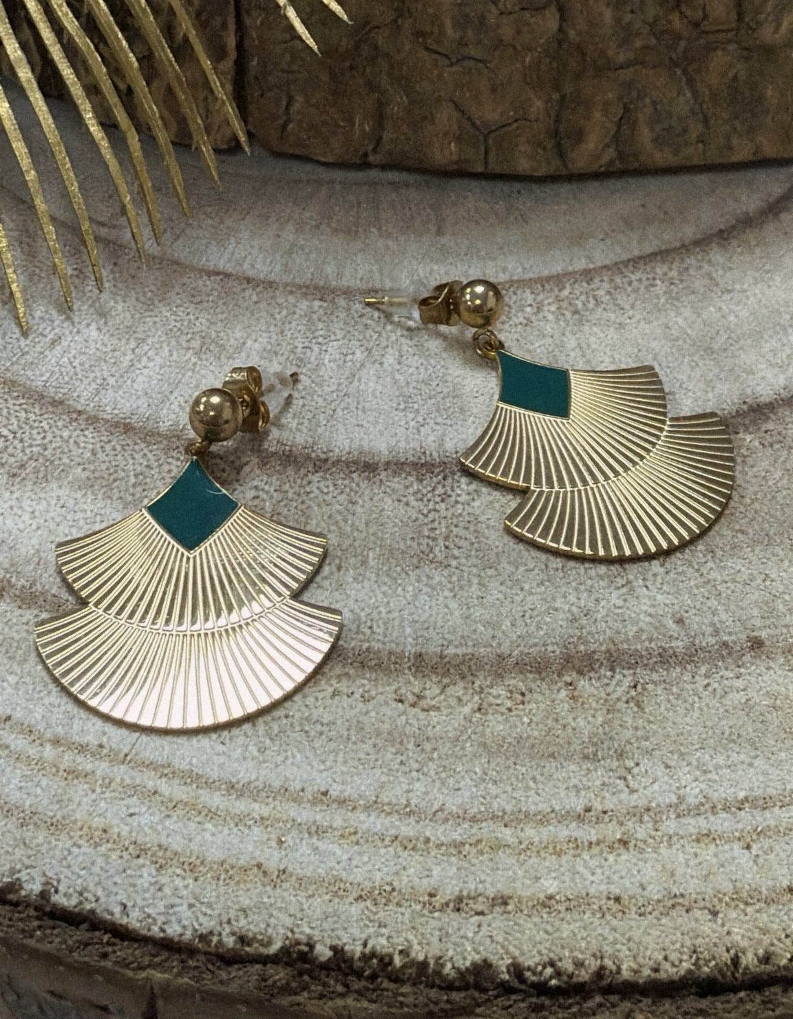 boucles d'oreilles Cléo vert acier inoxydable doré à l'or fin marque OMACOO