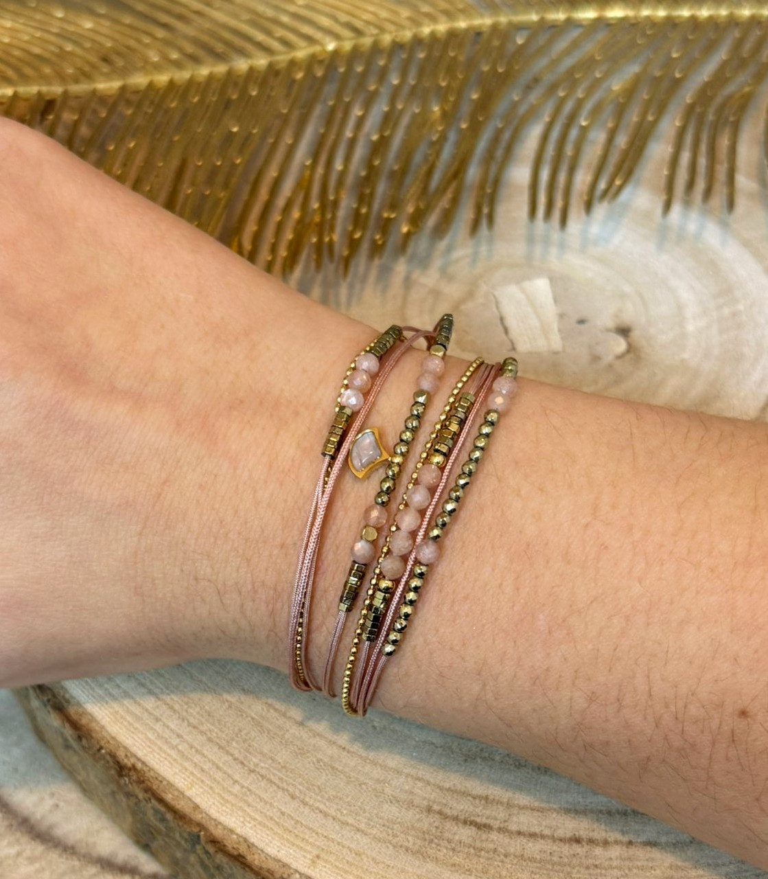 Bracelet multi-rangs Jinko Doré quartz rose omacoo