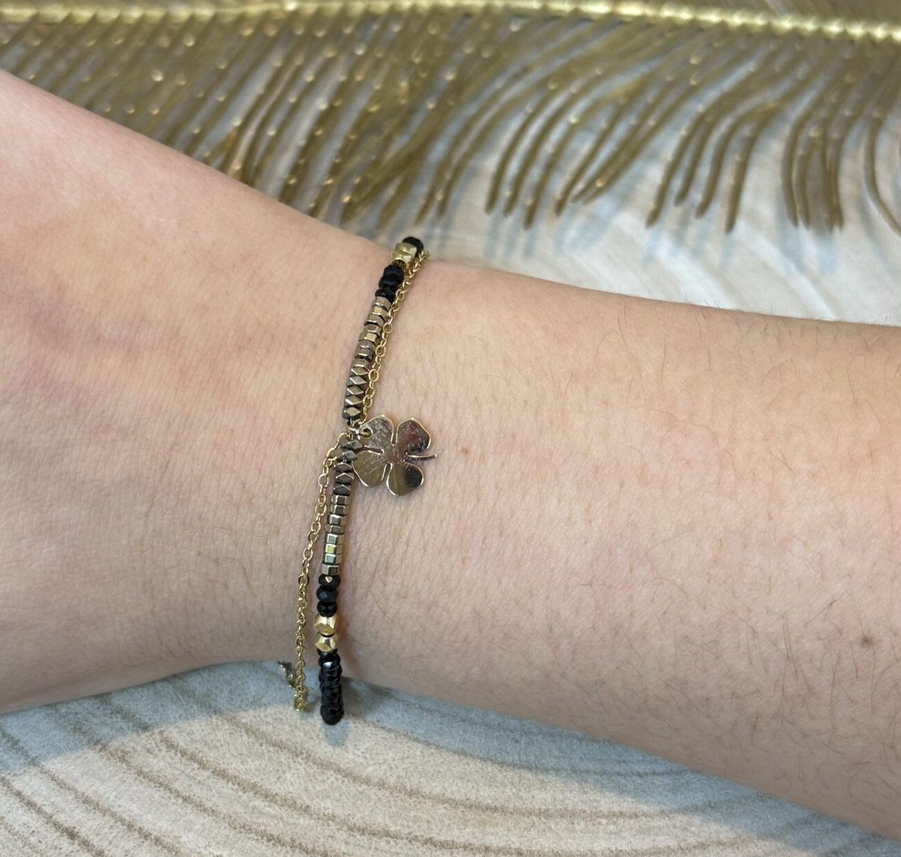 Bracelet multi-rangs trèfle pierres naturelles marque omacoo onyx noir