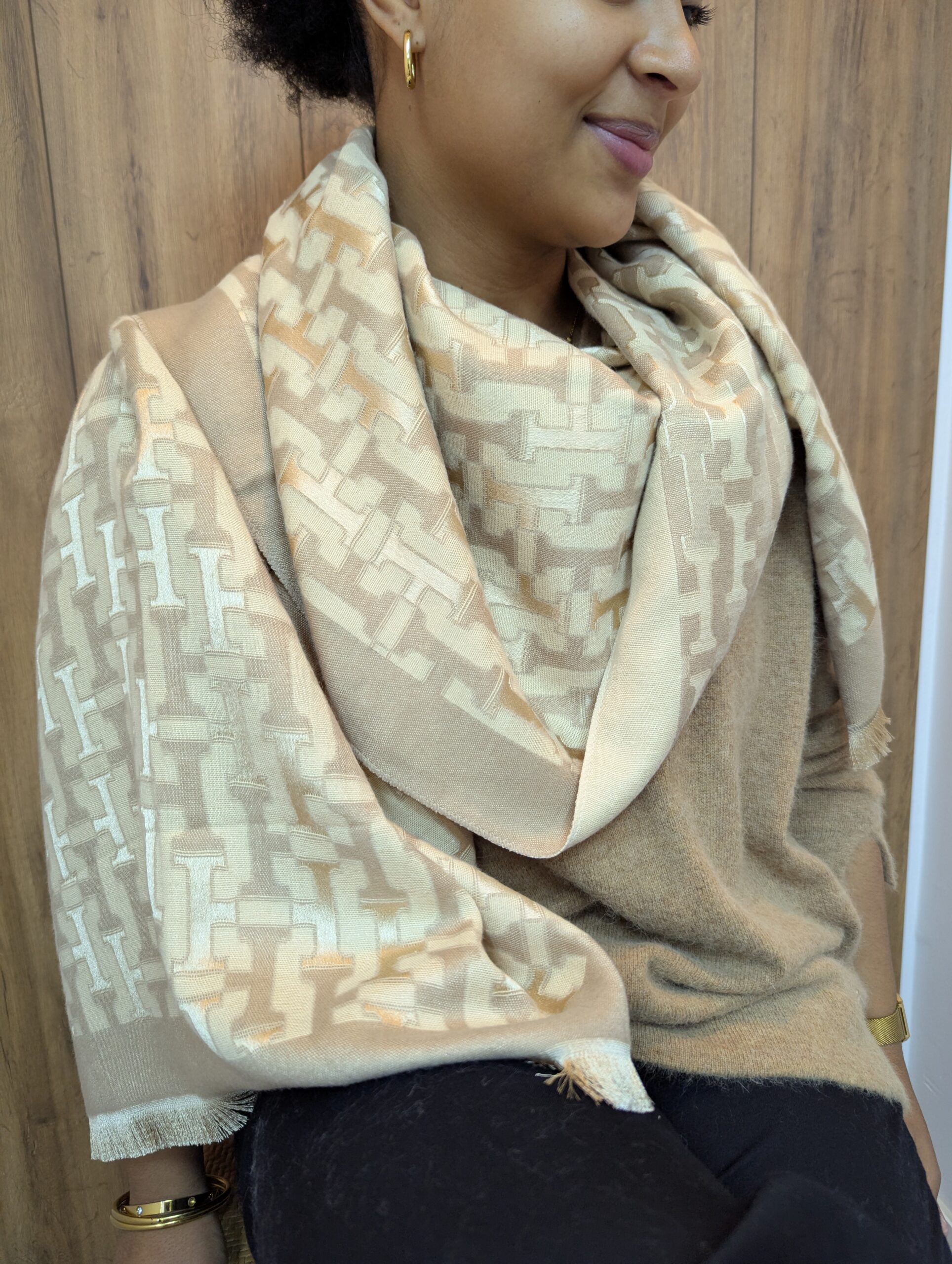 Echarpe beige Anastasie avec motifs