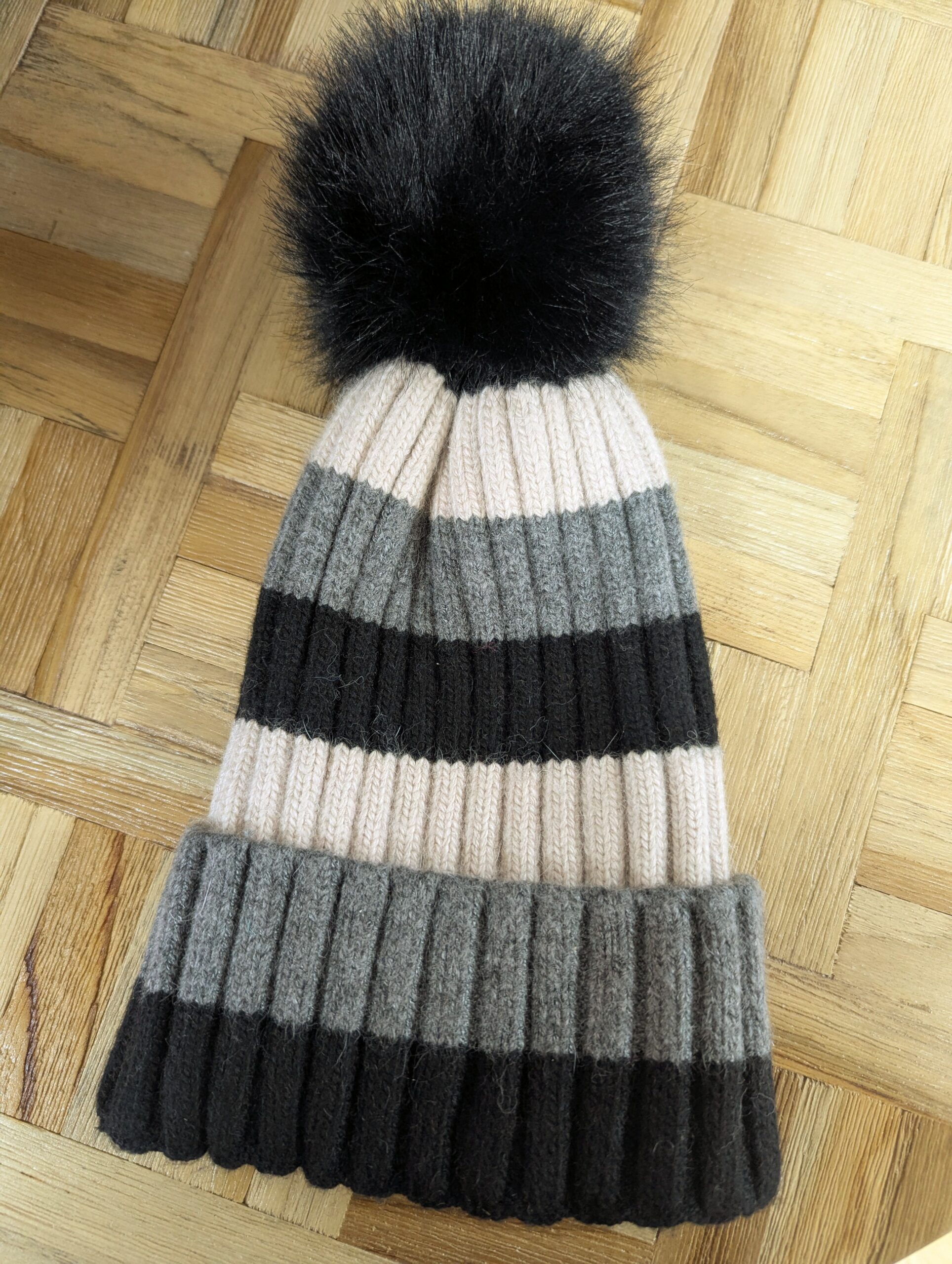 Bonnet Oslo noir rayures avec laine et angora