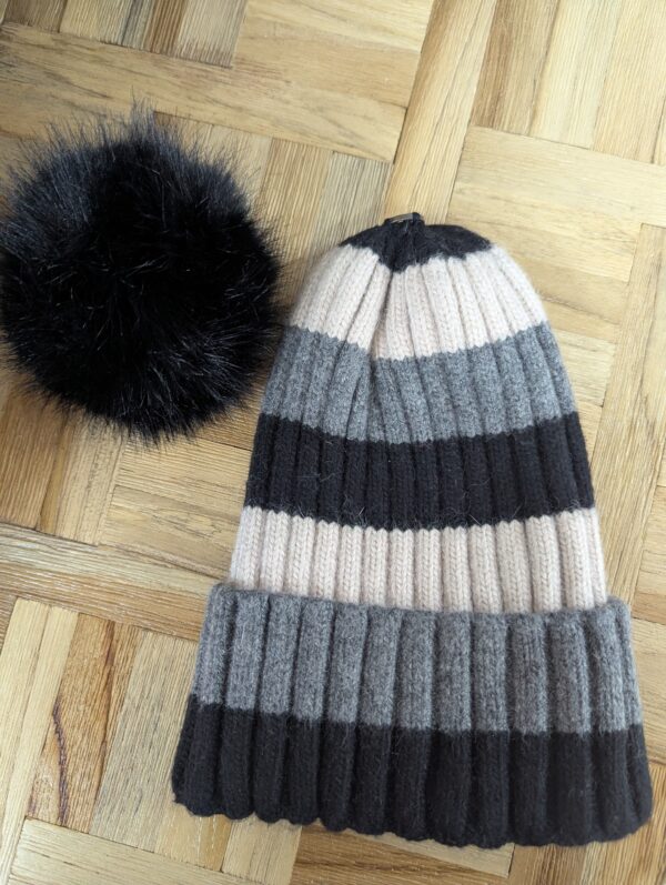 Bonnet Oslo noir rayures avec laine et angora